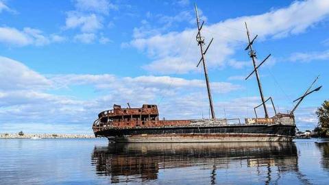 Ship Happens - Le-Grande-Hermine-Ghost-Ship81.jpg