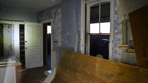 Eramosa Farmhouse - Stone,-Cars,-and-a-Frog6.jpg