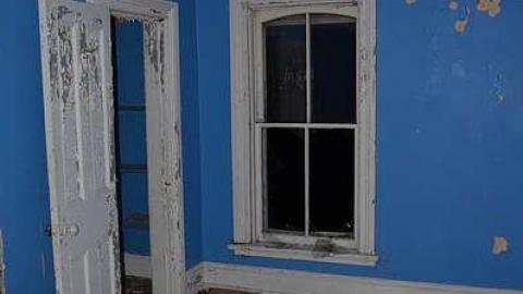 Eramosa Farmhouse - Stone,-Cars,-and-a-Frog2.jpg