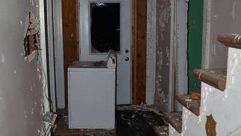 Eramosa Farmhouse - Stone,-Cars,-and-a-Frog4.jpg