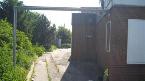 June 1, 2011 - Maj.-Mac-Gas-station3.jpg