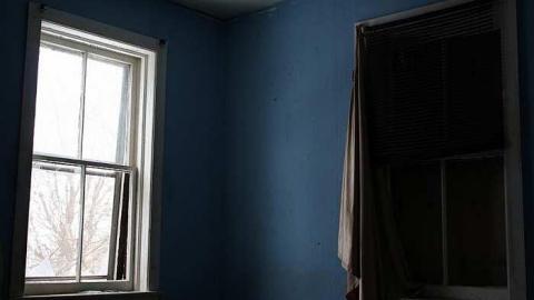 Decaying - Tall-Red-on-86126.jpg