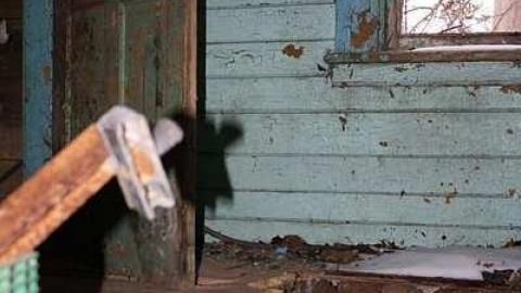 Decaying - Tall-Red-on-86131.jpg