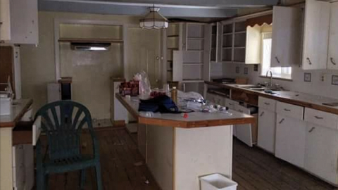 Grandma's House - House-of-Many-Rooms5.png