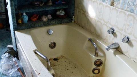 Big Tire - P1050795.jpg