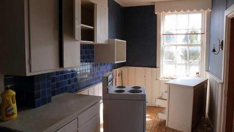 Surrounded by development - IMG_1636.jpg