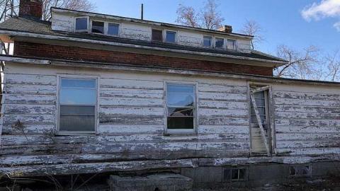 Surrounded by development - IMG_1679.jpg