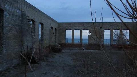 Evening Pics - Brick-Skeleton31.jpg