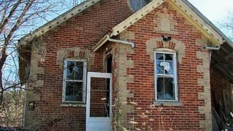 Now completely trashed - Old Schoolhouse2.jpg