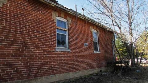 Now completely trashed - Old Schoolhouse3.jpg