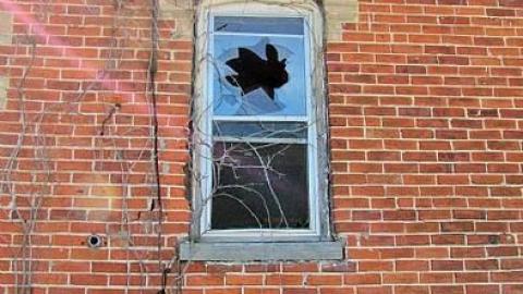 Now completely trashed - old schoolhouse4.jpg