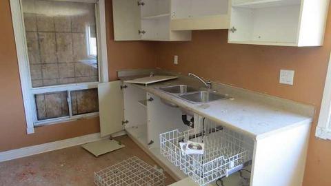 Return - Eavestrough-Building9.jpg