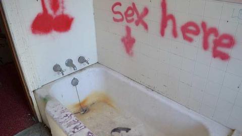 April 2016 - The-Prettiest-Street56.jpg