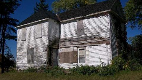 Gone... - Big-white-house4.jpg