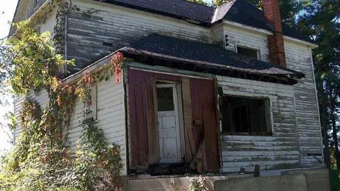 Gone... - Big-white-house5.jpg