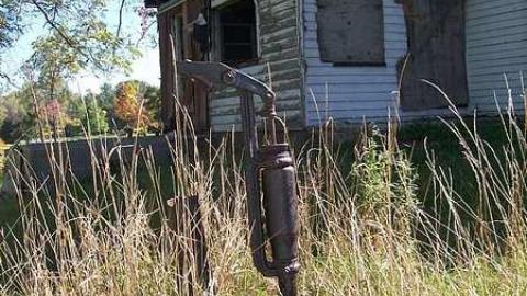 Gone... - Big-white-house8.jpg