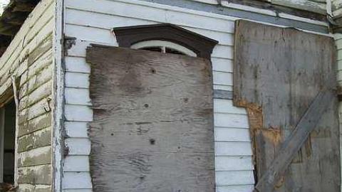 Gone... - Big-white-house2.jpg