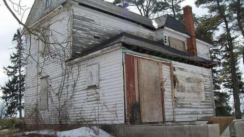 Gone... - Big-white-house26.jpg