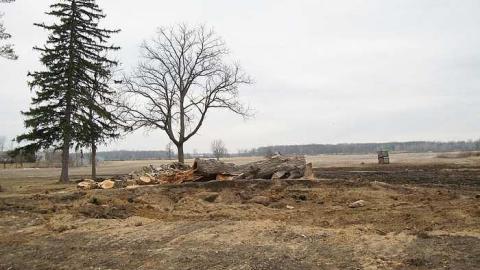 Gone... - Big-white-house27.jpg