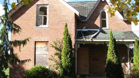 All Fenced Off - Cullen-Gardens44.jpg