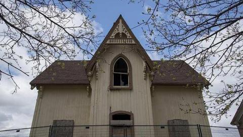 beautiful homes fenced in - Cullen-Gardens316.jpg