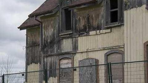 beautiful homes fenced in - Cullen-Gardens307.jpg