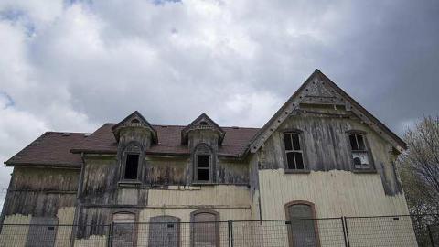 beautiful homes fenced in - Cullen-Gardens317.jpg