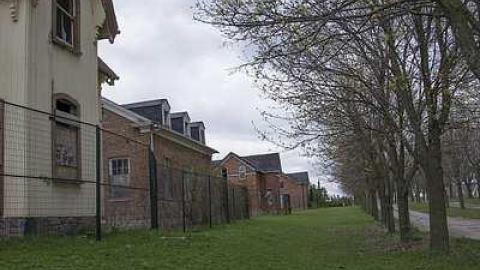 beautiful homes fenced in - Cullen-Gardens308.jpg