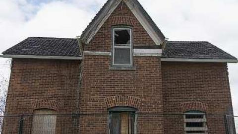 beautiful homes fenced in - Cullen-Gardens318.jpg