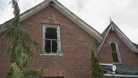 beautiful homes fenced in - Cullen-Gardens309.jpg