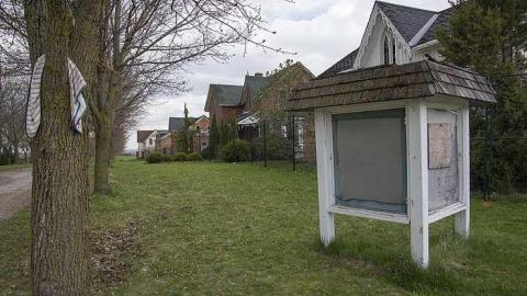 beautiful homes fenced in - Cullen-Gardens319.jpg