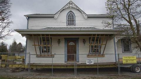 beautiful homes fenced in - Cullen-Gardens320.jpg