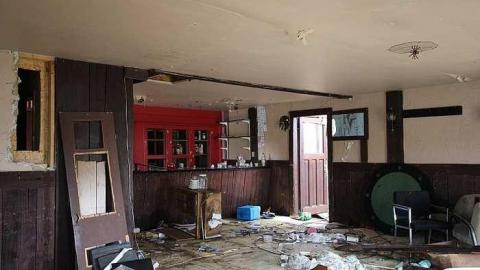 May 2016 - Ts-Bar8.jpg