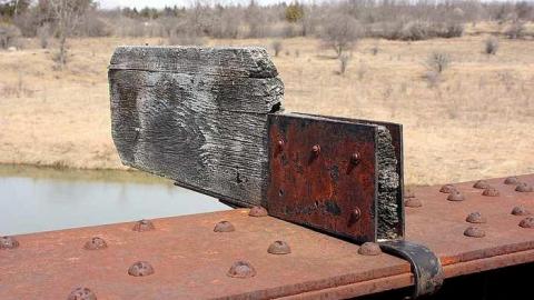 April 2016 - Carp-River-Railway-Bridge15.jpg