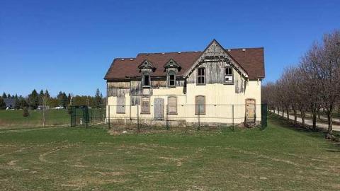 April 2016 - The-Prettiest-Street55.jpg