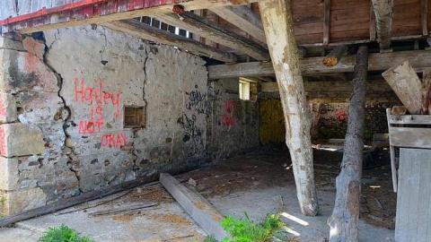 Barn - Old-Barn90.jpg