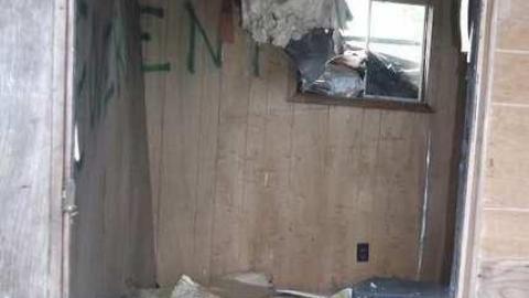 house and barn - abandoned house 009.jpg