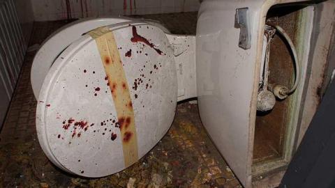 17/05/2016 - Damn, It's Creepy - Haunted-House-of-Horrors24.jpg