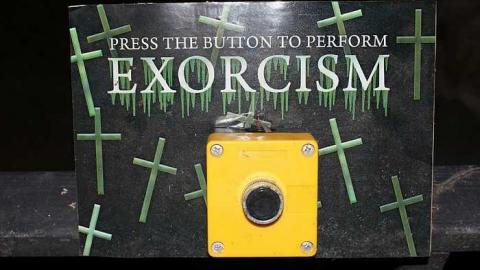 17/05/2016 - Damn, It's Creepy - Haunted-House-of-Horrors28.jpg