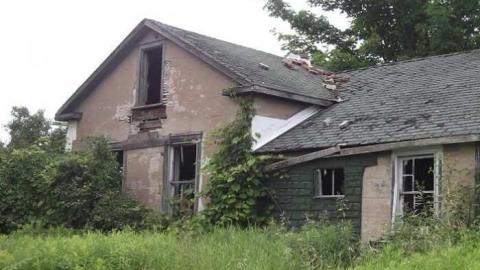 house and barn - abandoned house 067.jpg