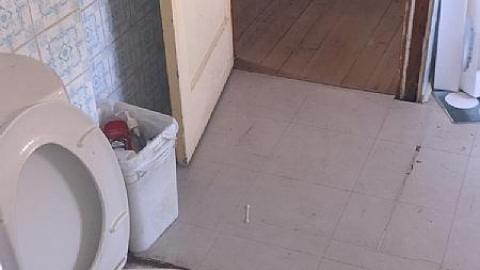 Awesome Stuff - Banished-Family-House3.jpeg