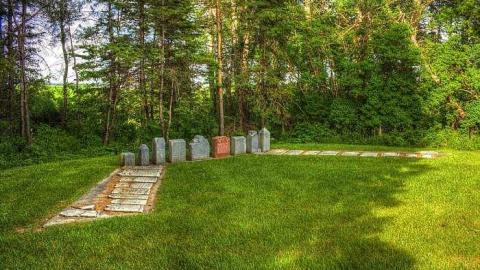 Soon The Flowers Of Life Decay - Potters-Pioneer-Cemetery32.jpg