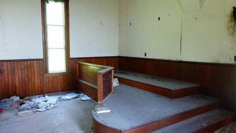 Right  Turin - Turin-Abandoned-Church119.jpg