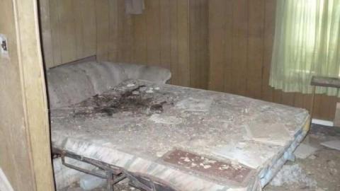 Rotten house - P1030362.jpg