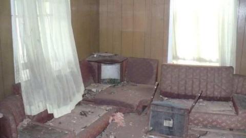 Rotten house - P1030366.jpg