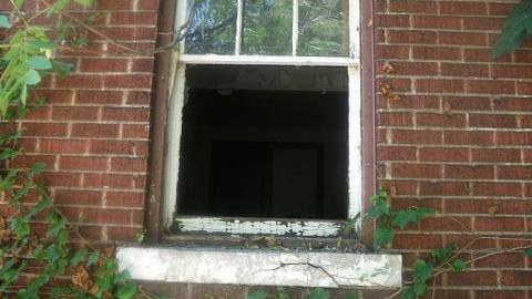 House 352 of Abandoned Street photo 3