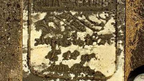  43.065569, -80.642080 West - Oriel-East-Pioneer-Cemetery38.jpg