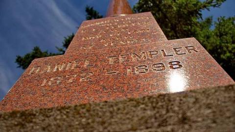  43.065569, -80.642080 West - Oriel-East-Pioneer-Cemetery19.jpg