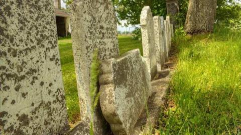 Downtown Cheapside - Cheapside-Baptist-ChurchCemetery22.jpg