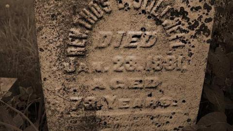 Downtown Cheapside - Cheapside-Baptist-ChurchCemetery10.jpg